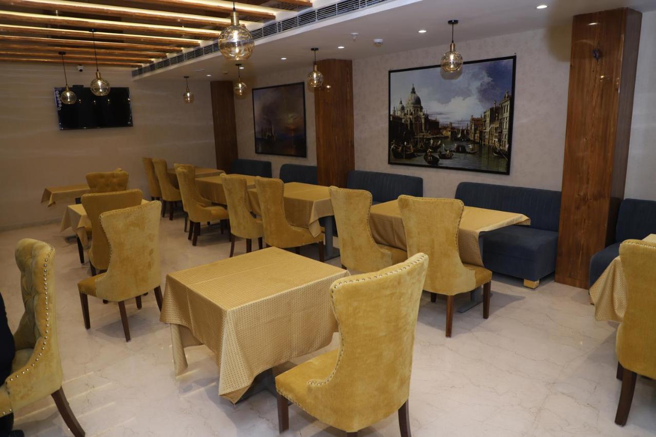 The Royal Class Hotel Gwalior Exterior photo