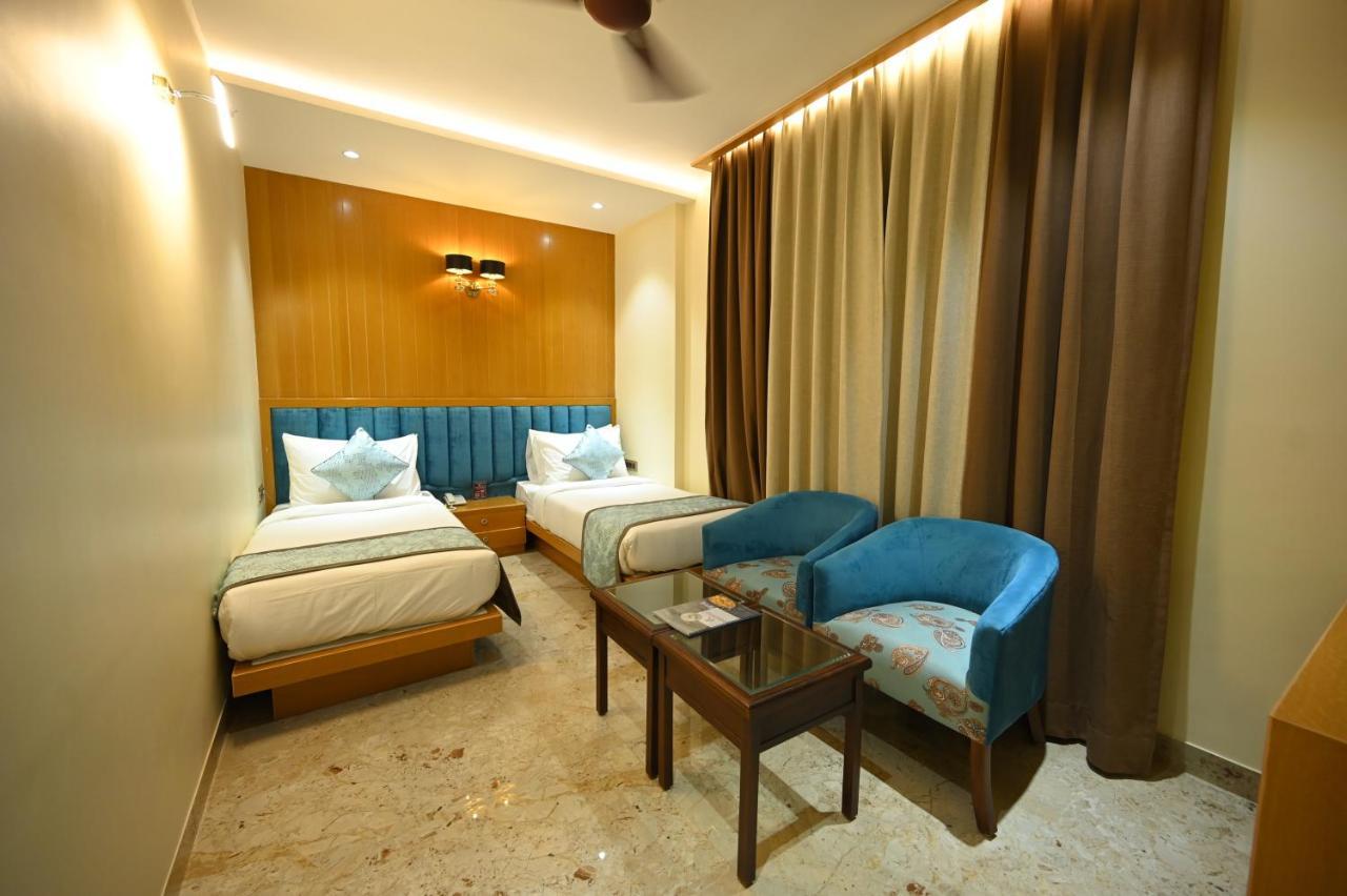 The Royal Class Hotel Gwalior Exterior photo
