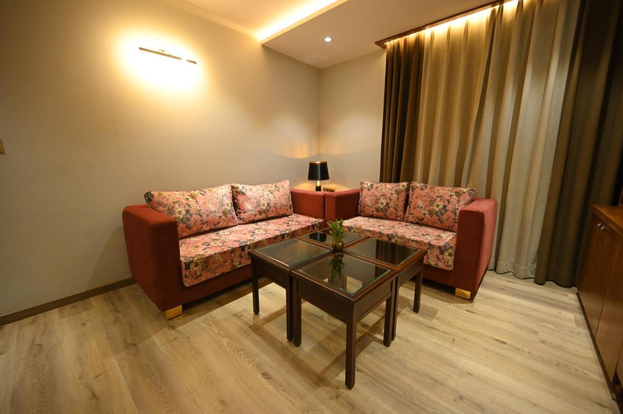 The Royal Class Hotel Gwalior Exterior photo