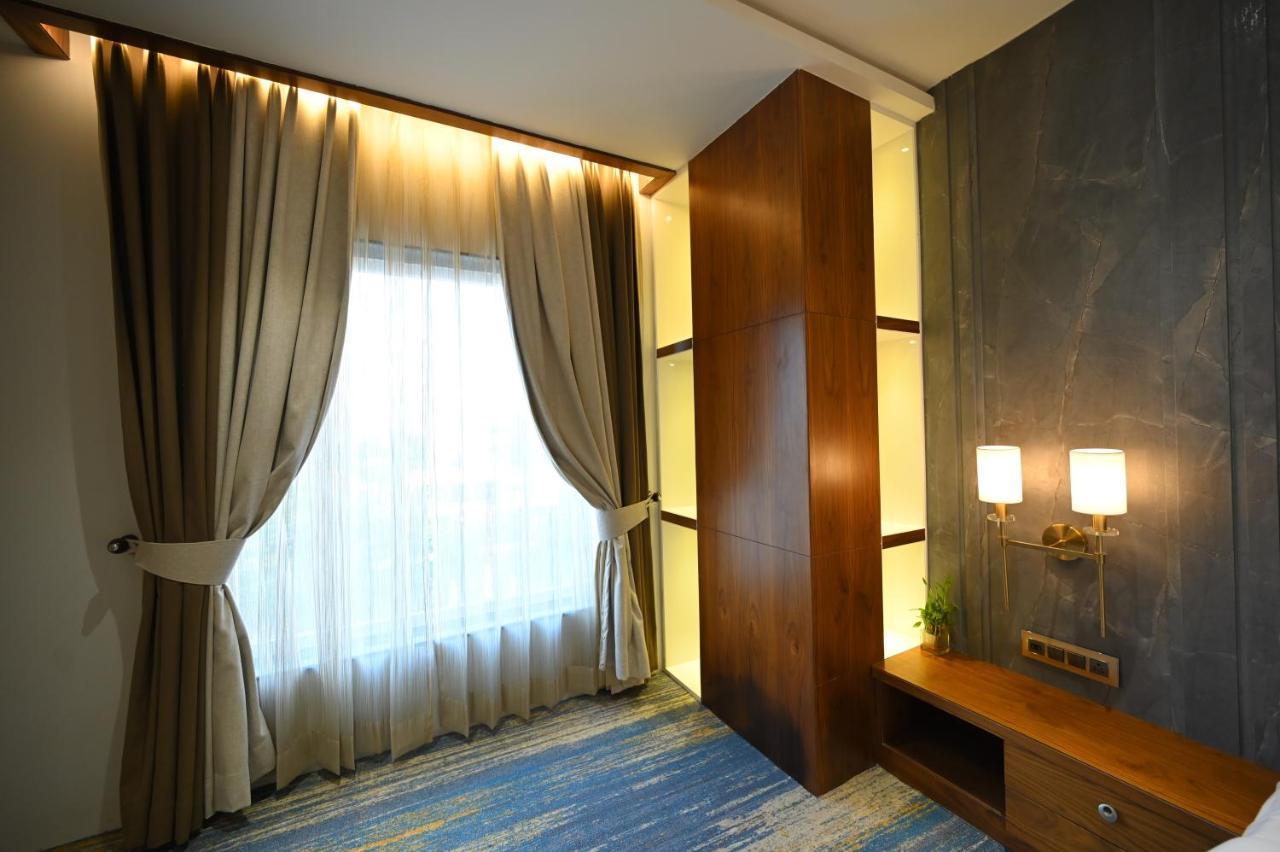 The Royal Class Hotel Gwalior Exterior photo