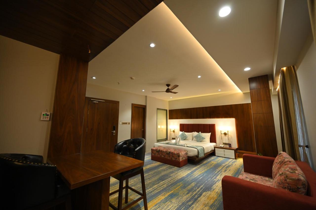 The Royal Class Hotel Gwalior Exterior photo