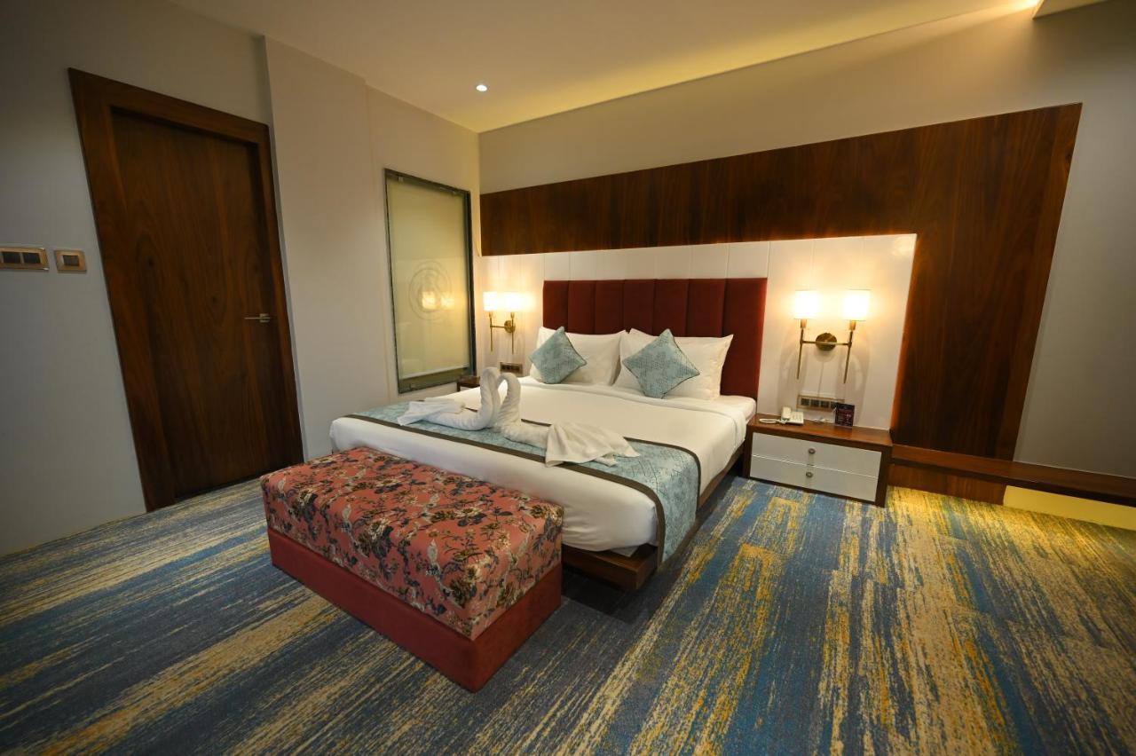 The Royal Class Hotel Gwalior Exterior photo